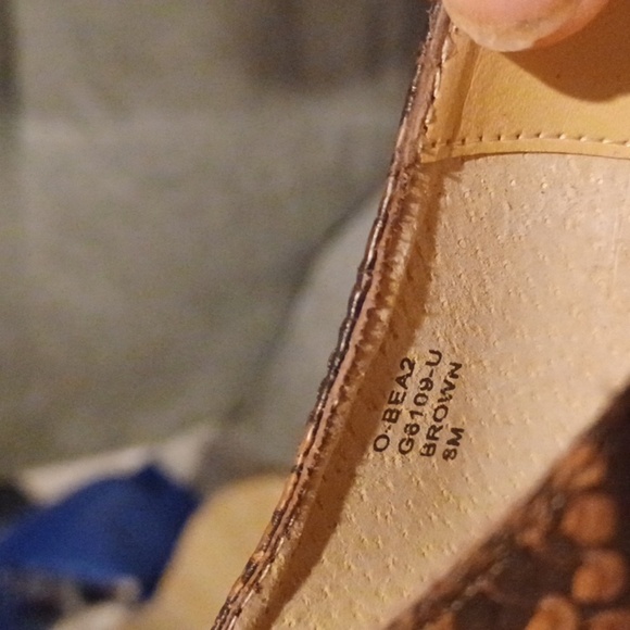 Oscar de la Renta snakeskin heels, sz 8, like new, never worn - Picture 4 of 7